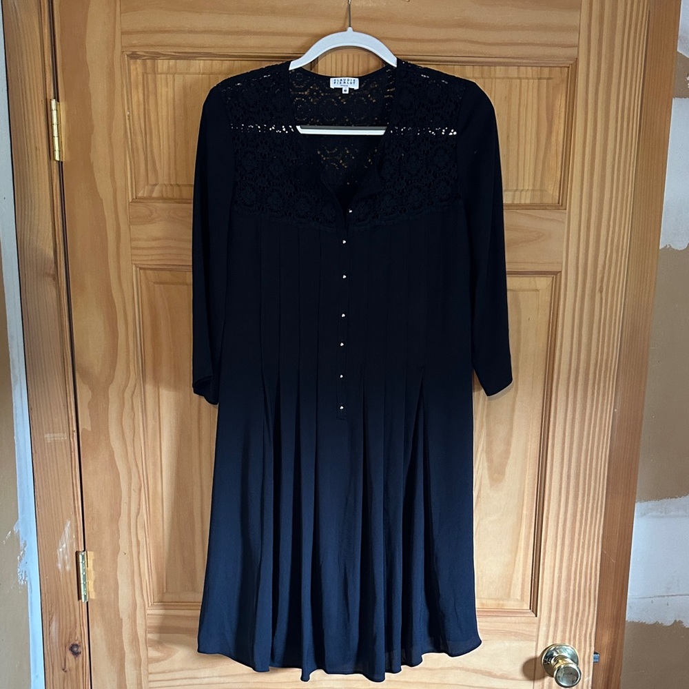 Chic Navy Lace Accent Dress